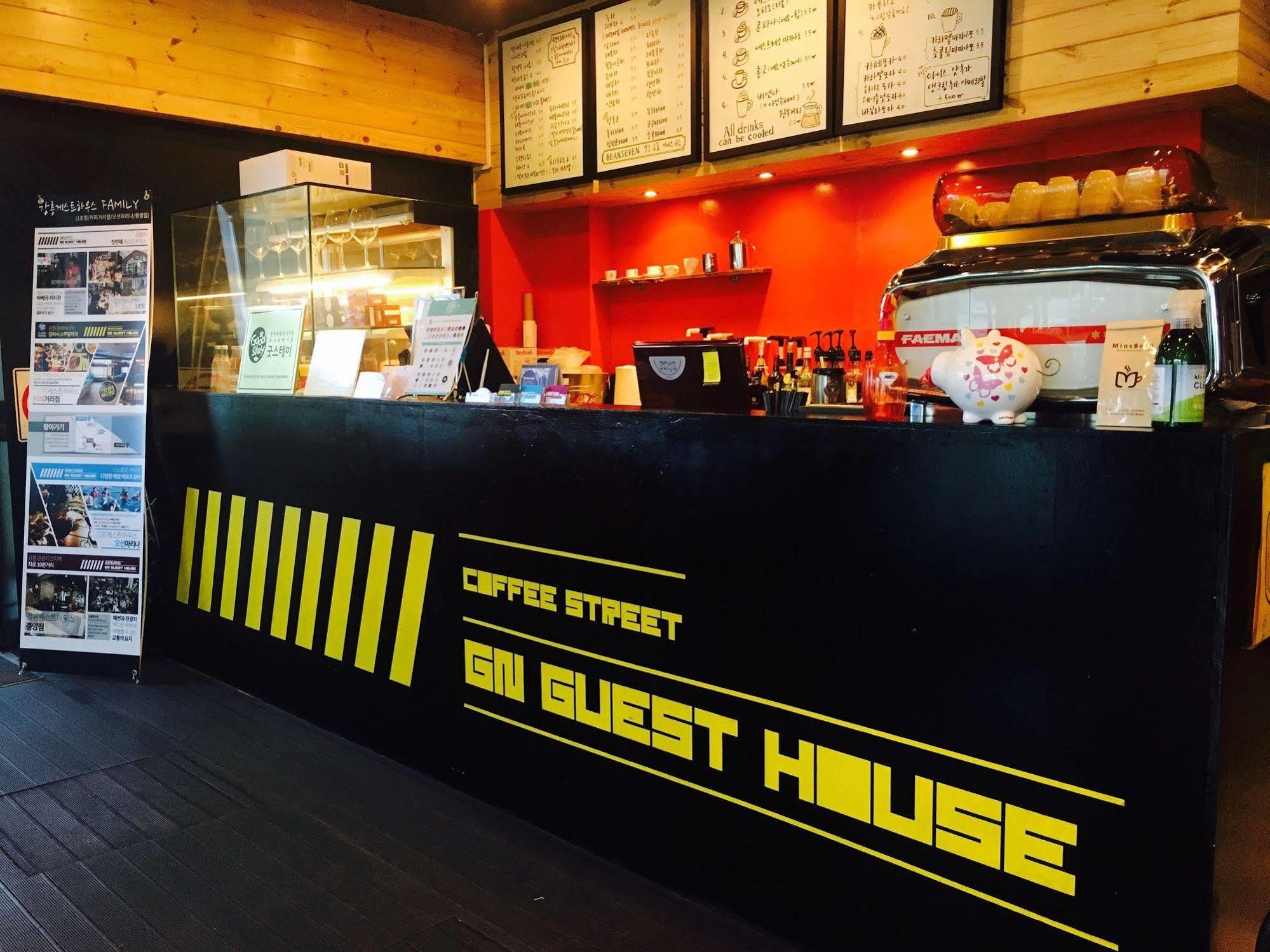 Gn Guesthouse Coffeemarina - Hostel Gangneung Exterior foto